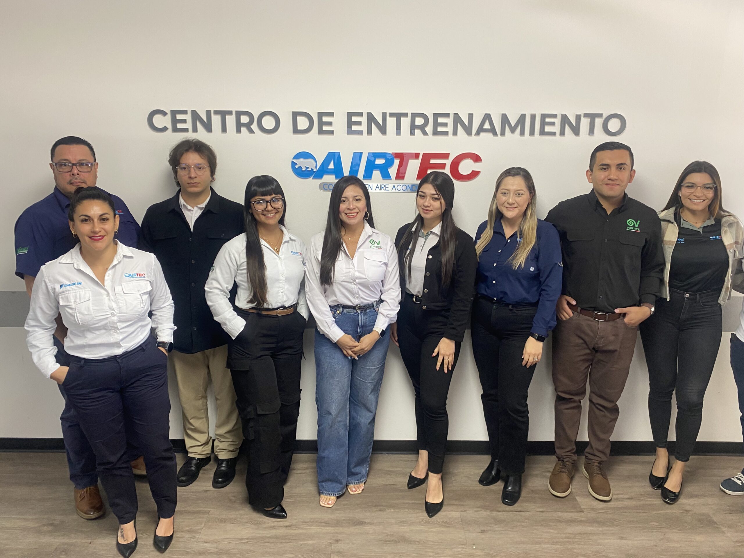 Szkolenie techniczne wzmacnia wiedzę zespołu handlowego AirTec Kostaryka